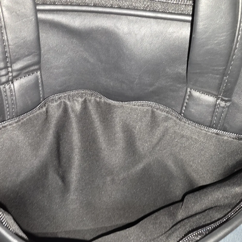 Sleek Black Leather Men's Briefcase
